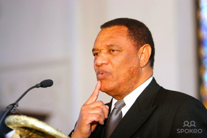 thinking-prime-minister-perry-christie